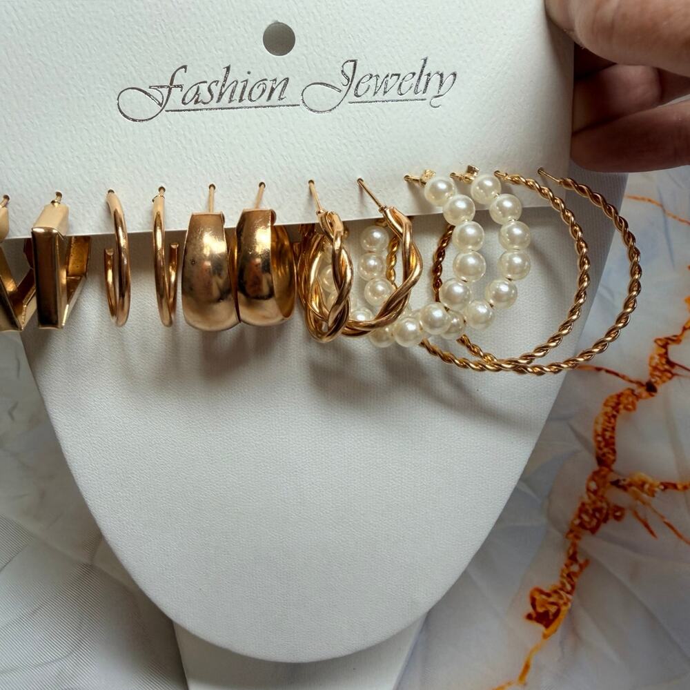 Gold Tone Huge lot of earrings NEW!